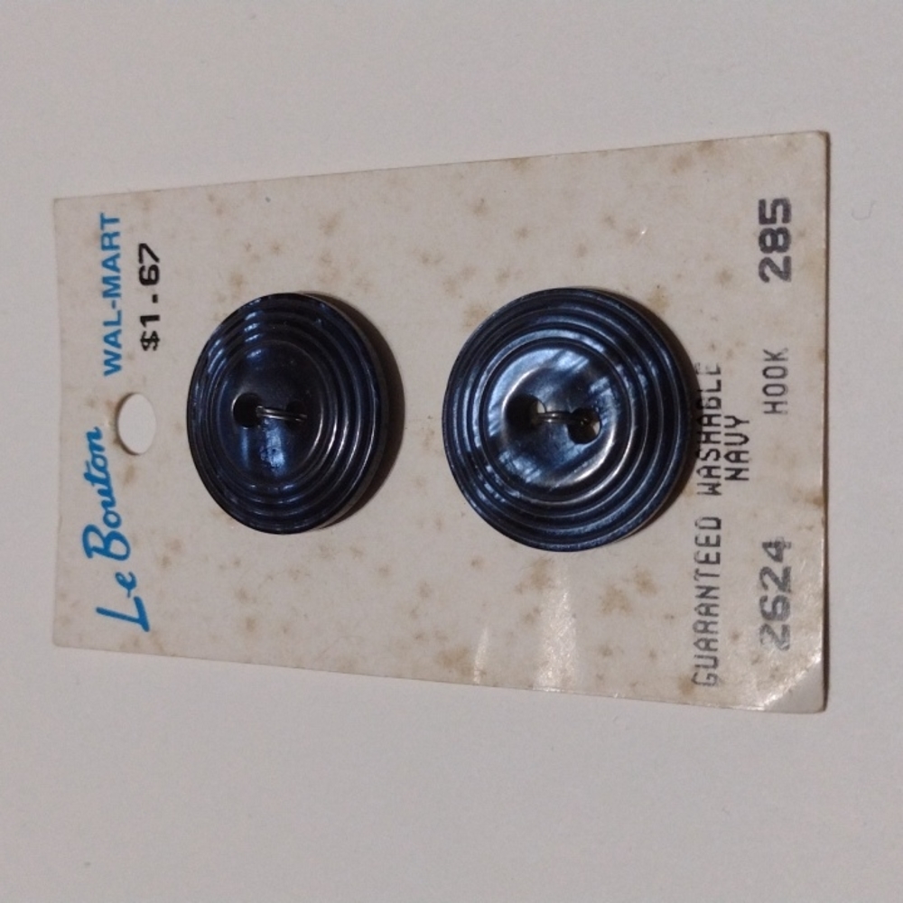 5/$15 Round Buttons Le Bouton 2624